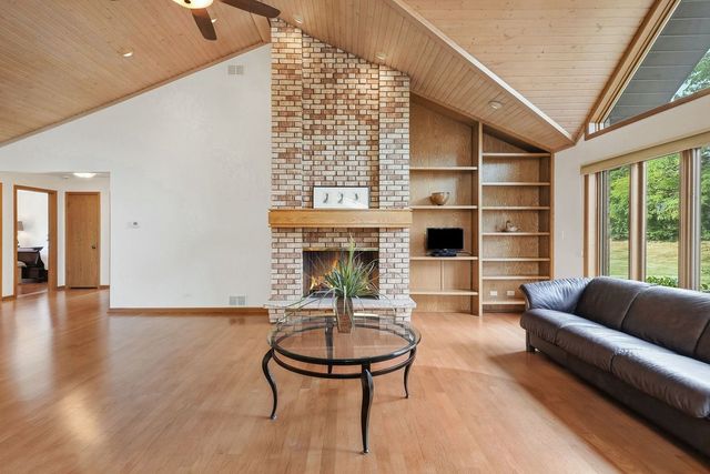 254 Wood Glen Lane, Oak Brook, IL 60523