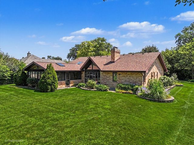 254 Wood Glen Lane, Oak Brook, IL 60523