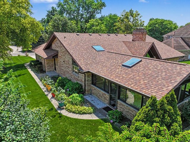 254 Wood Glen Lane, Oak Brook, IL 60523