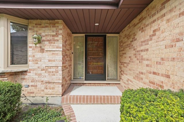 254 Wood Glen Lane, Oak Brook, IL 60523