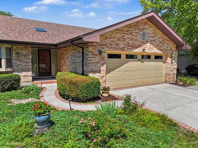 254 Wood Glen Lane, Oak Brook, IL 60523