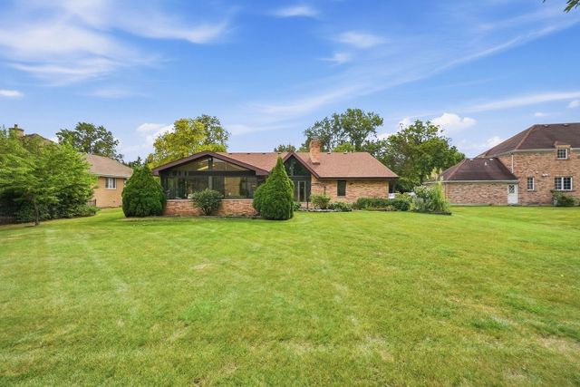 254 Wood Glen Lane, Oak Brook, IL 60523