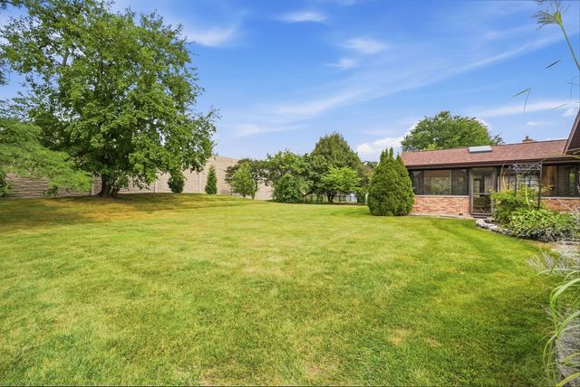 254 Wood Glen Lane, Oak Brook, IL 60523