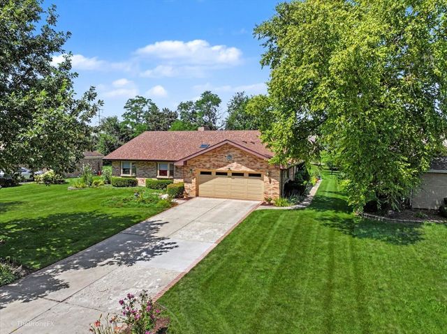 254 Wood Glen Lane, Oak Brook, IL 60523
