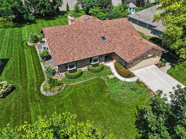 254 Wood Glen Lane, Oak Brook, IL 60523