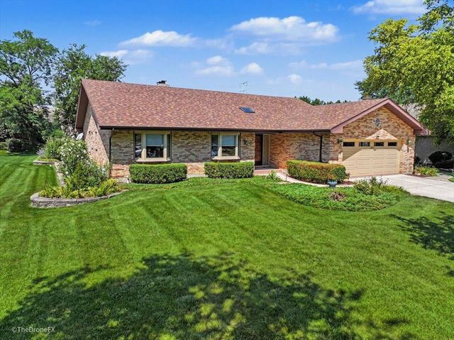 254 Wood Glen Lane, Oak Brook, IL 60523