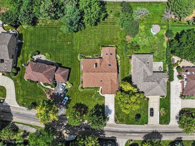 254 Wood Glen Lane, Oak Brook, IL 60523