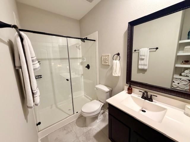 8711 W Crescent Lake Circle, Baytown, TX 77521