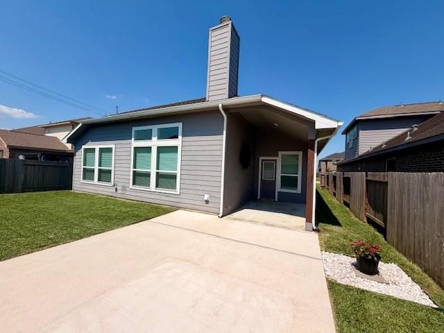 8711 W Crescent Lake Circle, Baytown, TX 77521