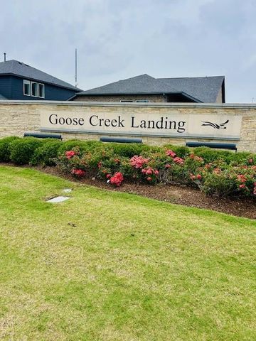 8711 W Crescent Lake Circle, Baytown, TX 77521