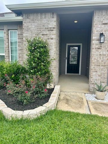 8711 W Crescent Lake Circle, Baytown, TX 77521