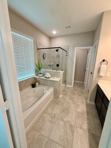 8711 W Crescent Lake Circle, Baytown, TX 77521