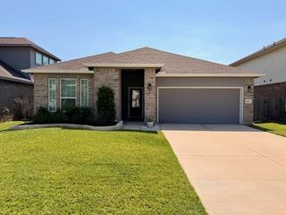 8711 W Crescent Lake Circle, Baytown, TX 77521