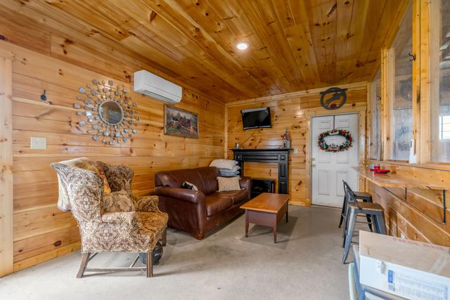 2900 Winchester Road, Paris, KY 40361