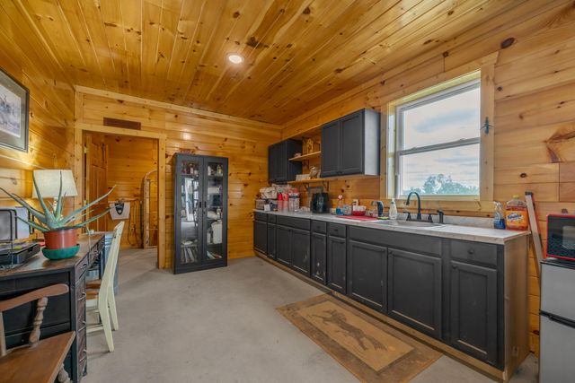 2900 Winchester Road, Paris, KY 40361