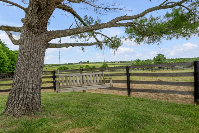 2900 Winchester Road, Paris, KY 40361