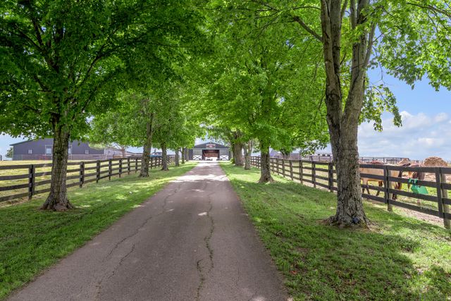 2900 Winchester Road, Paris, KY 40361