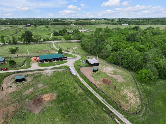 2900 Winchester Road, Paris, KY 40361