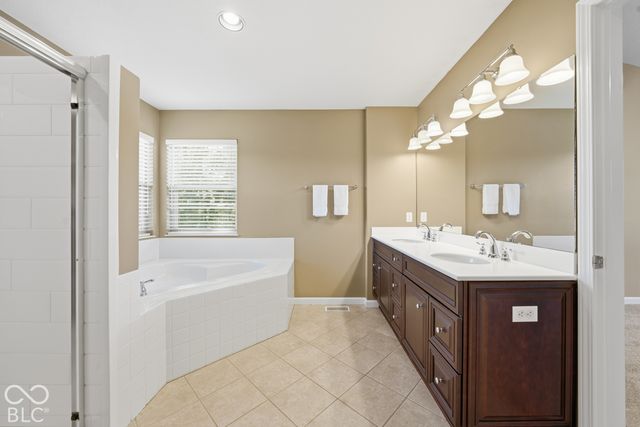 8567 Knoll Crossing, Fishers, IN 46038