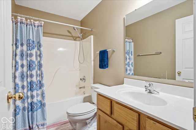8567 Knoll Crossing, Fishers, IN 46038