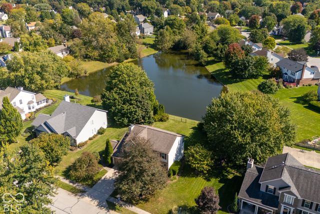 8567 Knoll Crossing, Fishers, IN 46038