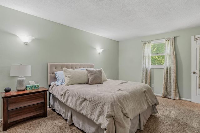 9919 E Limberlost Trail, Fort Wayne, IN 46825