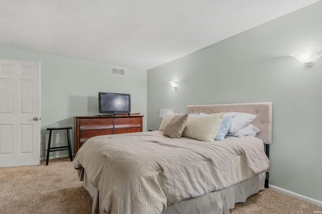 9919 E Limberlost Trail, Fort Wayne, IN 46825