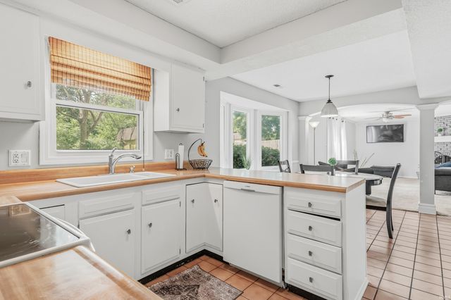 9919 E Limberlost Trail, Fort Wayne, IN 46825