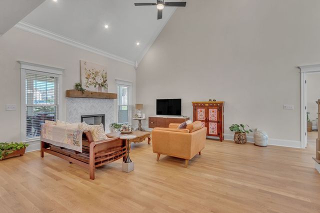 8009 Brightwater Way, Spring Hill, TN 37174