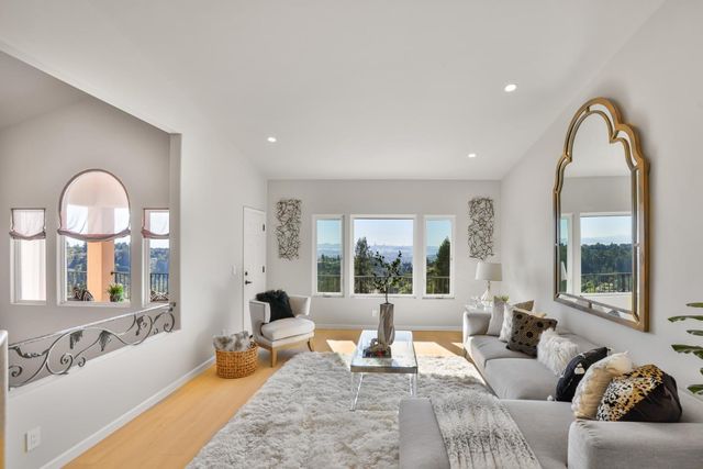 15 Serramar Drive, Oakland, CA 94611