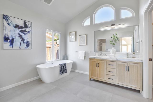 15 Serramar Drive, Oakland, CA 94611