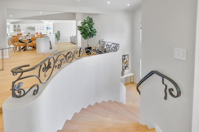 15 Serramar Drive, Oakland, CA 94611