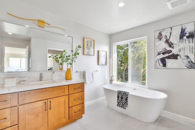 15 Serramar Drive, Oakland, CA 94611