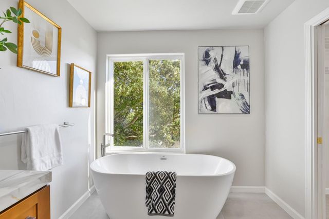 15 Serramar Drive, Oakland, CA 94611