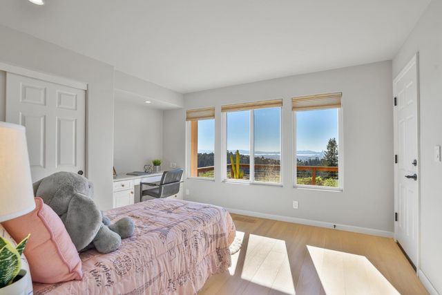 15 Serramar Drive, Oakland, CA 94611