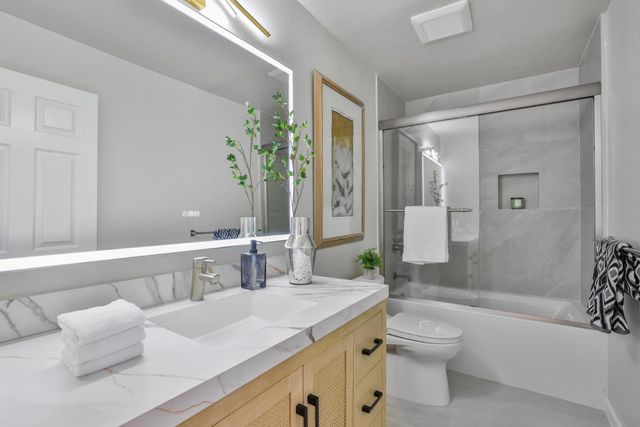 15 Serramar Drive, Oakland, CA 94611