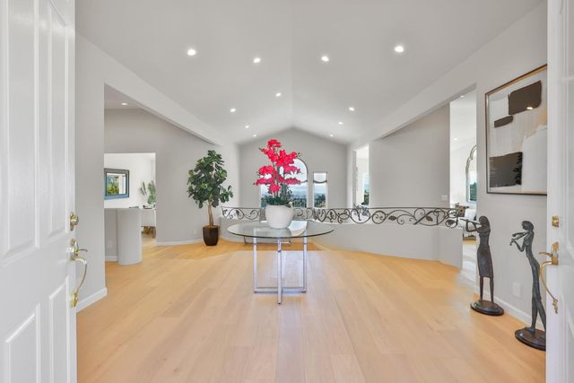 15 Serramar Drive, Oakland, CA 94611