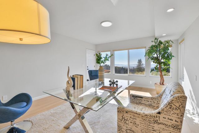 15 Serramar Drive, Oakland, CA 94611