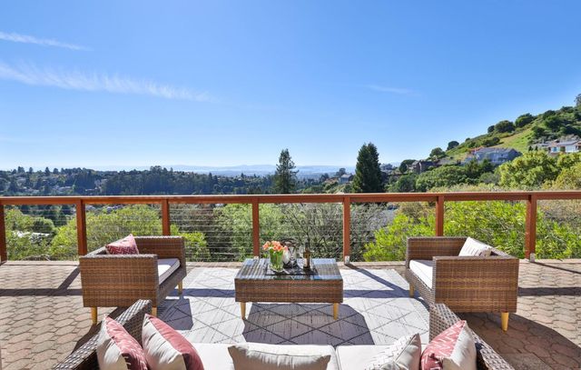 15 Serramar Drive, Oakland, CA 94611