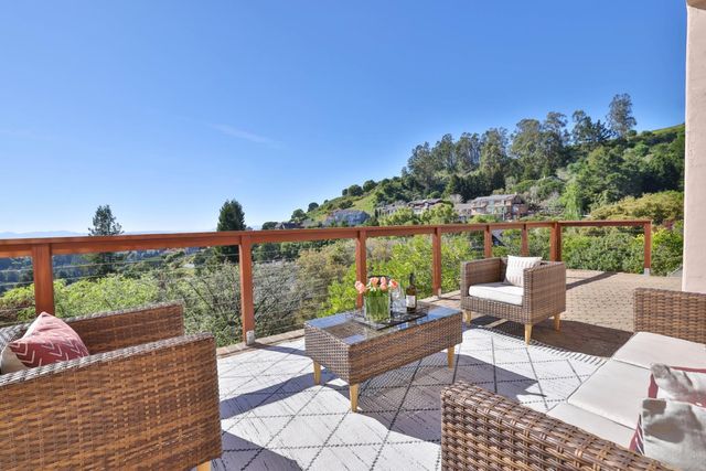 15 Serramar Drive, Oakland, CA 94611