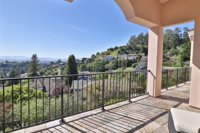 15 Serramar Drive, Oakland, CA 94611