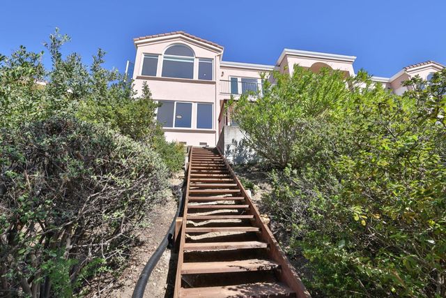 15 Serramar Drive, Oakland, CA 94611