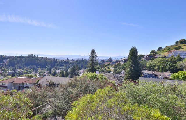 15 Serramar Drive, Oakland, CA 94611
