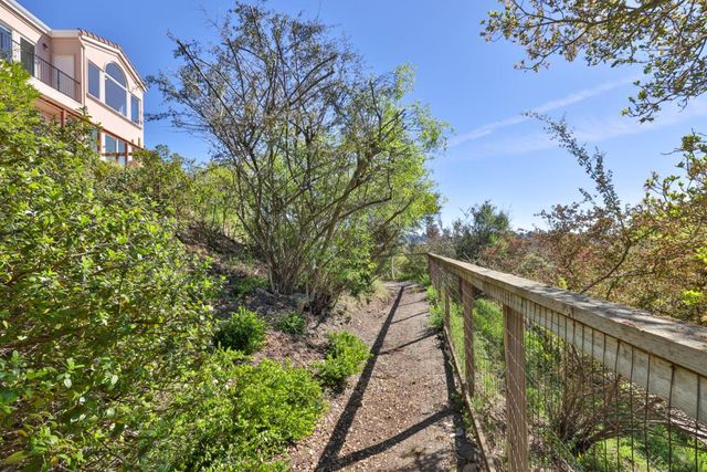 15 Serramar Drive, Oakland, CA 94611