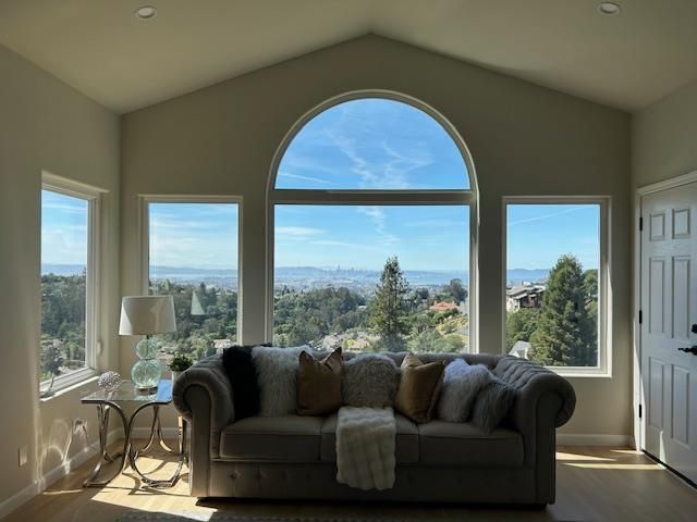 15 Serramar Drive, Oakland, CA 94611