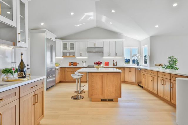 15 Serramar Drive, Oakland, CA 94611