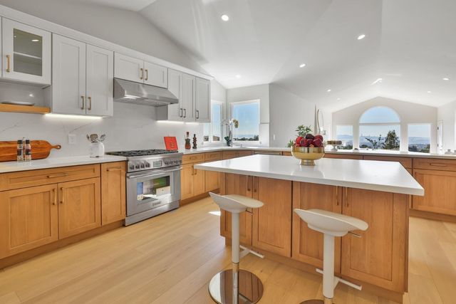 15 Serramar Drive, Oakland, CA 94611