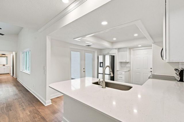 5023 JAMAICA CIRCLE 6, Orlando, FL 32808