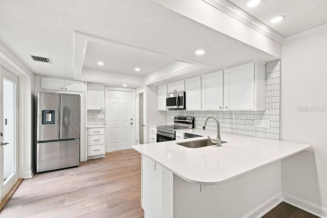 5023 JAMAICA CIRCLE 6, Orlando, FL 32808