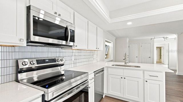 5023 JAMAICA CIRCLE 6, Orlando, FL 32808